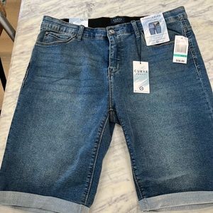 Curve Appeal Comfort Fit Bermuda Jean Shorts Size 16 New with tags.
